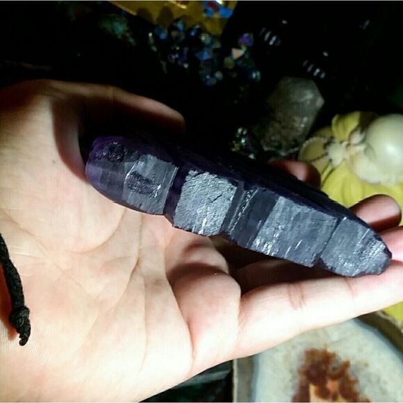 343g Fluorite Native American Headdress Totem - Picture 5 of 6